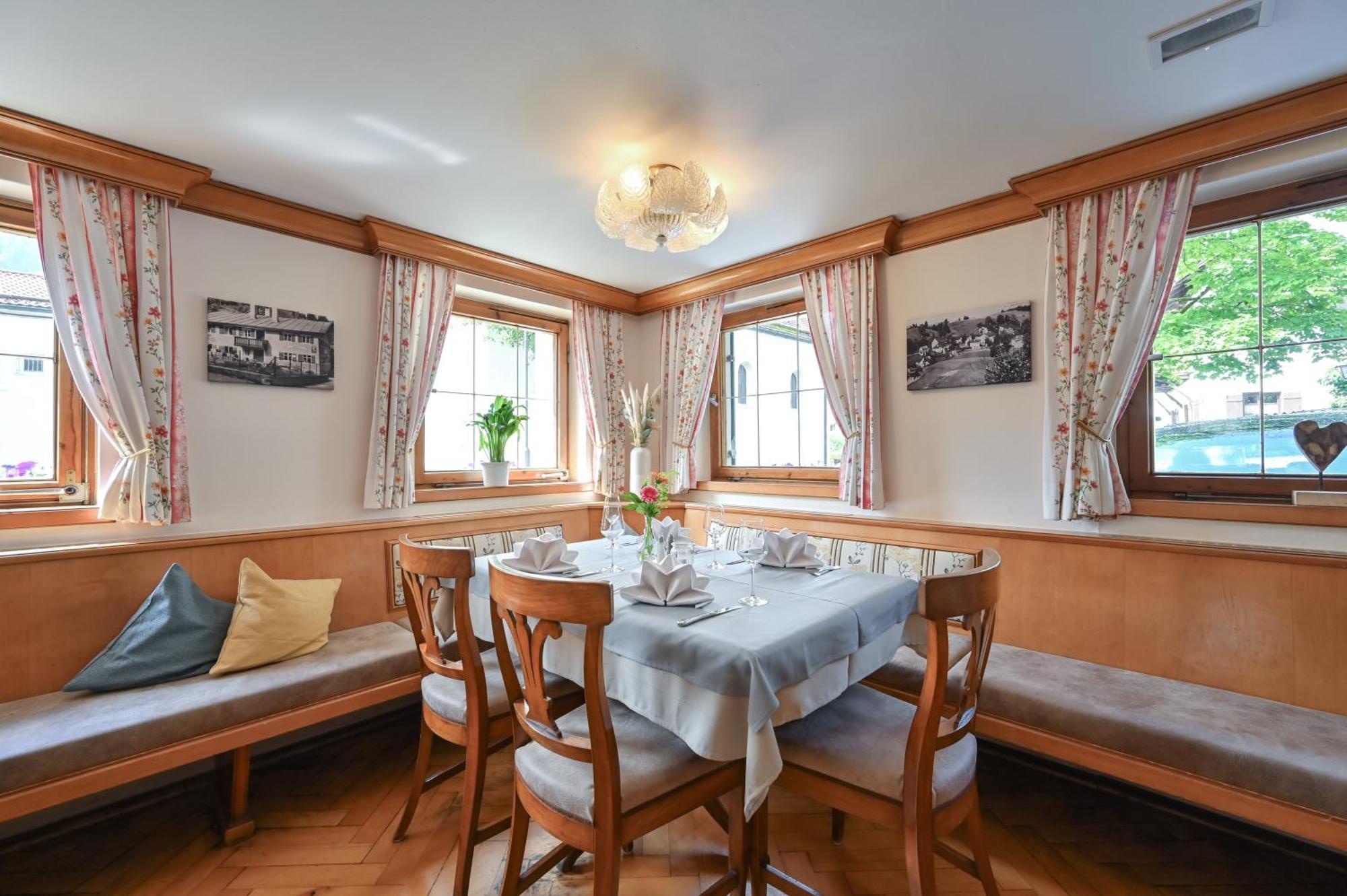 Hotel Restaurant Fruehlingsgarten Фюссен Екстер'єр фото