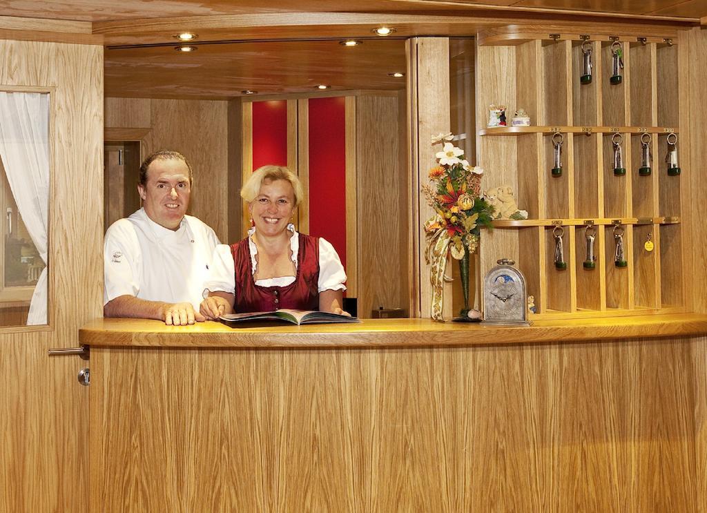 Hotel Restaurant Fruehlingsgarten Фюссен Екстер'єр фото
